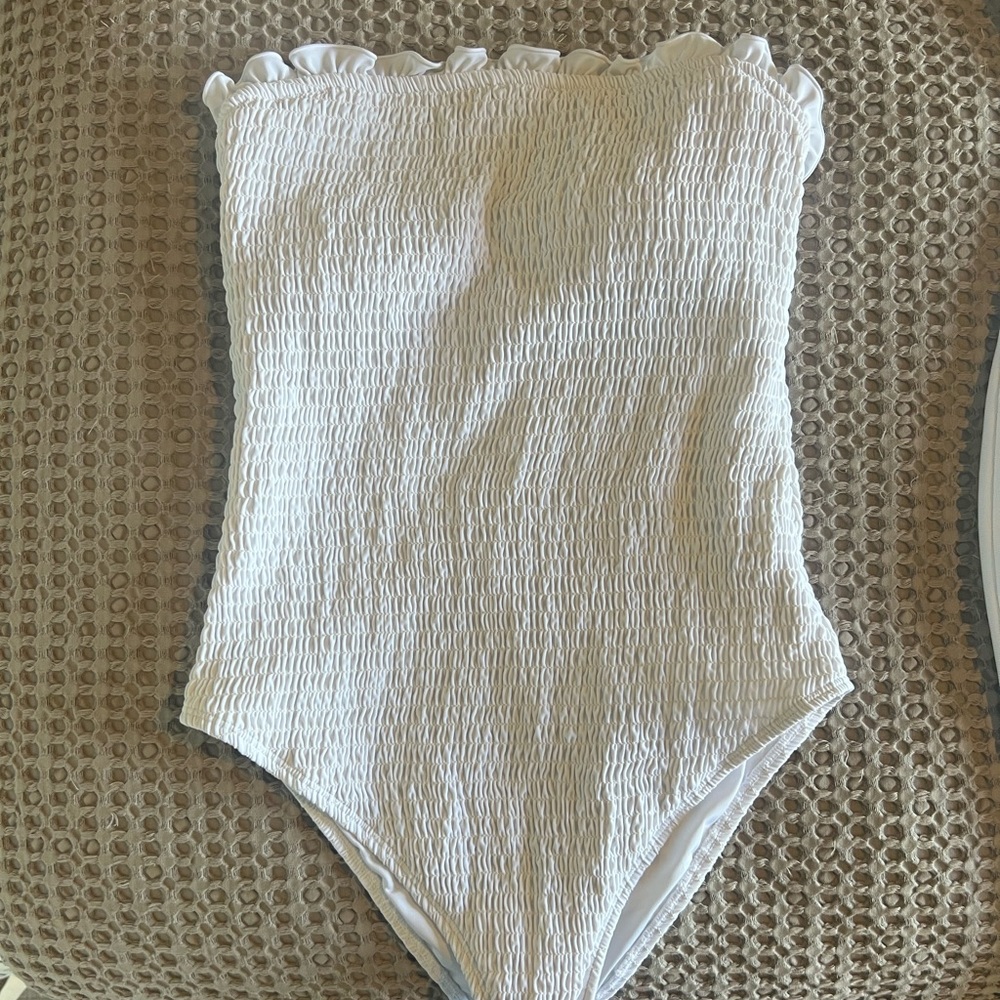 One piece strapless bathing suit